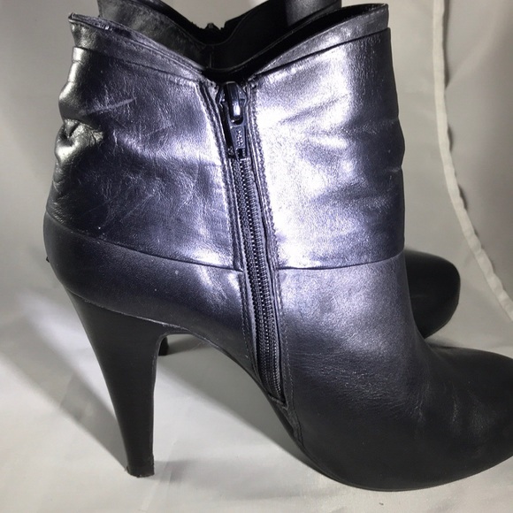 Gianni Bini Black Leather Ankle Boots Size 7.5M - Picture 2 of 8